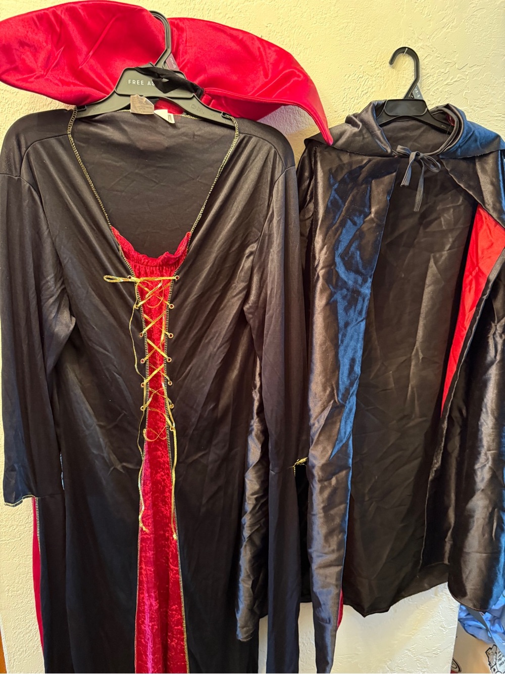 Women’s Black and Red Gothic Vampire Dress with Hooded Cape Women’s Sz 16-24